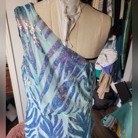 One Shoulder Sequins Dress - Picture 7 of 12